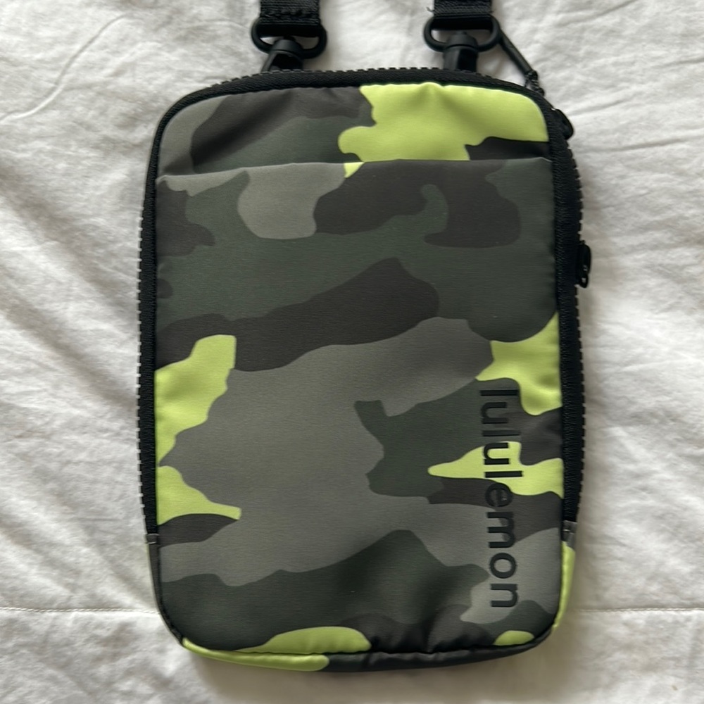 Lululemon camo Crossbody